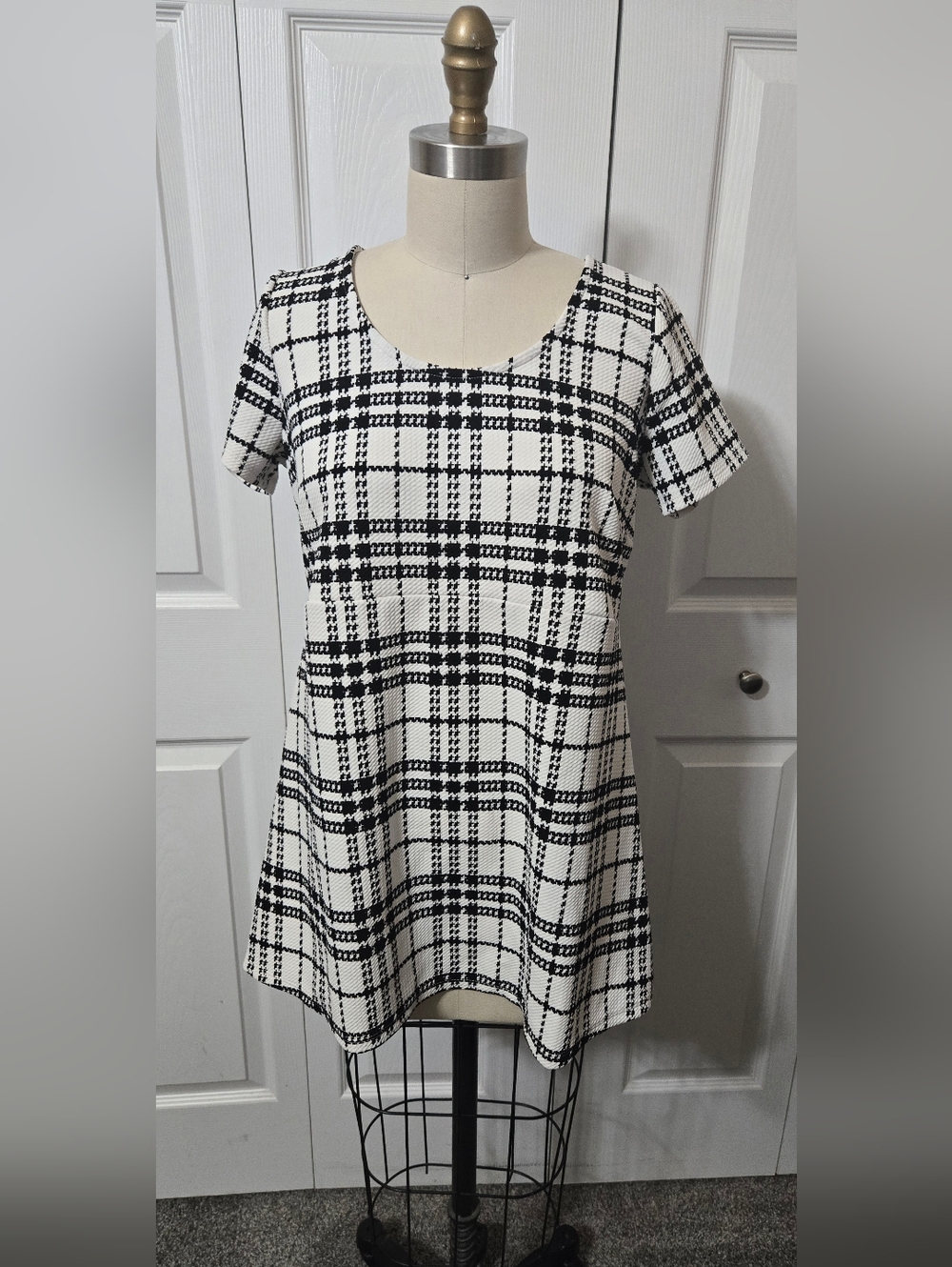 Motherhood Black & White Plaid Shirt, Small, Short Sleeves, Excellent Condition